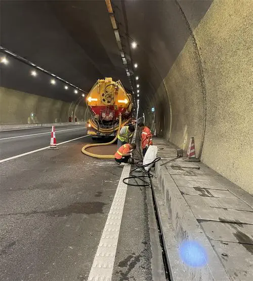 中牟隧道排水渠清淤